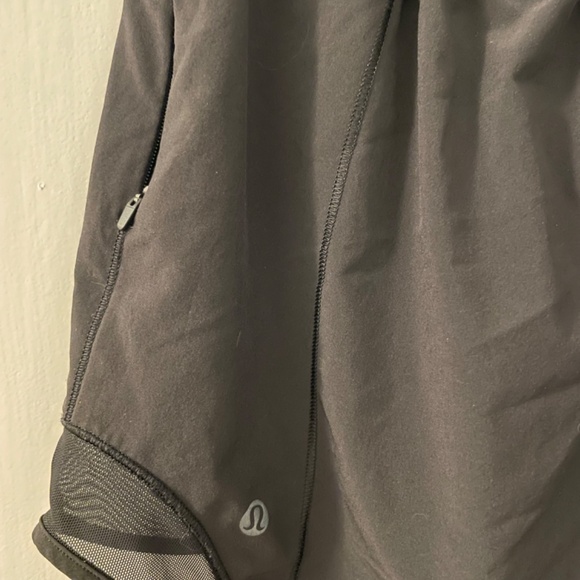 Lululemon Hotty Hot High-Rise Short 2.5", Color Black, Size 8 - Picture 4 of 4